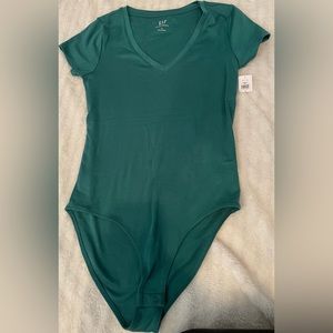 Modern V-Neck T-Shirt Bodysuit Jade Stone Green NWT (GAP) Size Small
